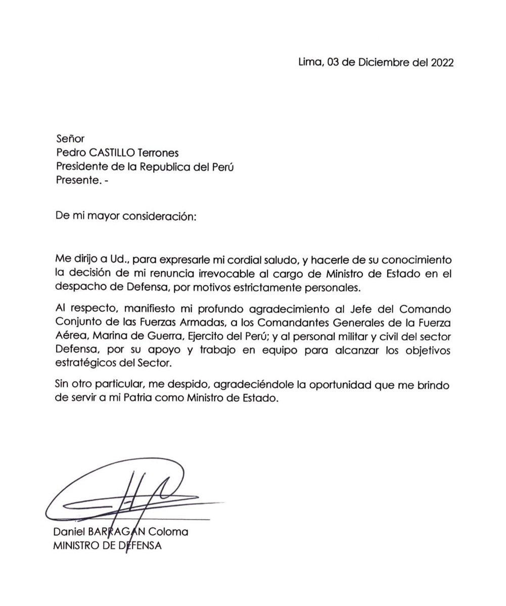 🚨#LOÚLTIMO #URGENTE 🚨| El ministro de Defensa, Daniel Barragan, renunció al cargo de manera "irrevocable". Documento fue enviado a <a href="/PedroCastilloTe/">Pedro Castillo Terrones</a>.