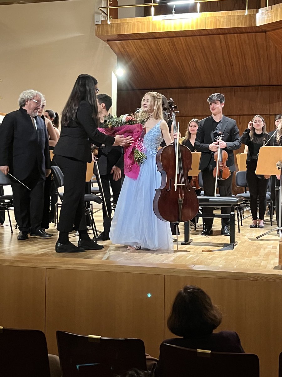 Humberto Orán (@humbertooran) on Twitter photo Precioso concierto de la Orquesta Sinfónica de UAX, dirigido por <a href="/miguelromea/">Miguel Romea</a> en el Auditorio Nacional.
Termina la primera parte con el concierto para chelo de Elgar.
<a href="/uaxuniversidad/">UAX</a> <a href="/FundAladina/">Fundación Aladina</a>
Espléndida Silvia Albiol, chelista. Precioso concierto de la Orquesta Sinfónica de UAX, dirigido por <a href="/miguelromea/">Miguel Romea</a> en el Auditorio Nacional.
Termina la primera parte con el concierto para chelo de Elgar.
<a href="/uaxuniversidad/">UAX</a> <a href="/FundAladina/">Fundación Aladina</a>
Espléndida Silvia Albiol, chelista.