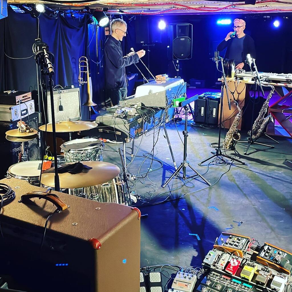 tocmuzzix's tweet image. Ce soir on fête nos 15 ans et la sortie de Did It Again à la malterie avec Joke Lanz, Matthias Müller et Salina Abdou ! instagr.am/p/Clt6sKrLNT9/