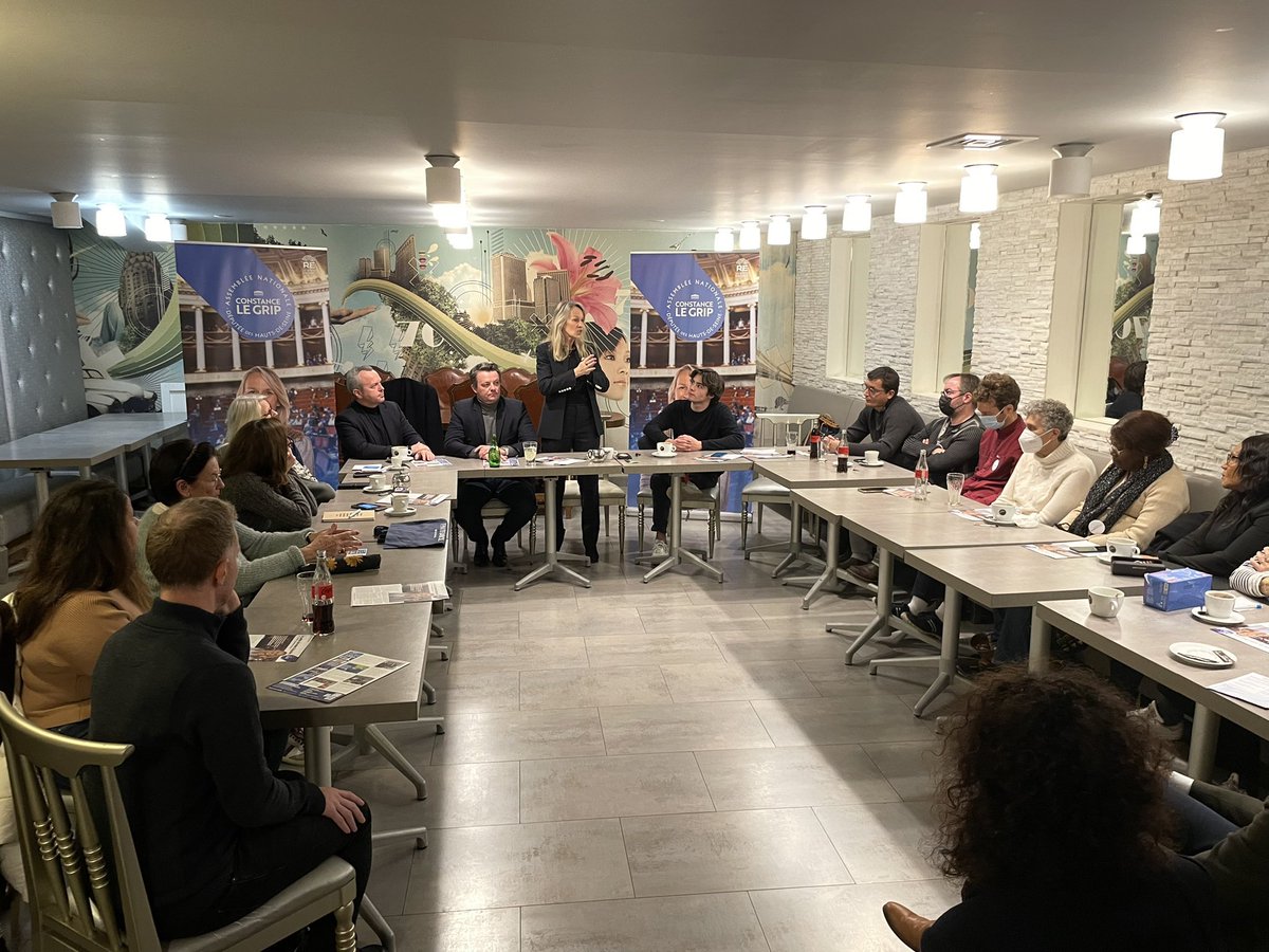 HautbourgC's tweet photo. Café-débat aujourd’hui à #Puteaux autour de @ConstanceLeGrip, députée de la #circo9206 : un tour d’horizon de l’actualité parlementaire et des échanges nourris sur les réformes à venir de la #MajoritéPrésidentielle ! #RENAISSANCE #Neuilly #Courbevoie #proximité https://t.co/rEcM64Zs5g
