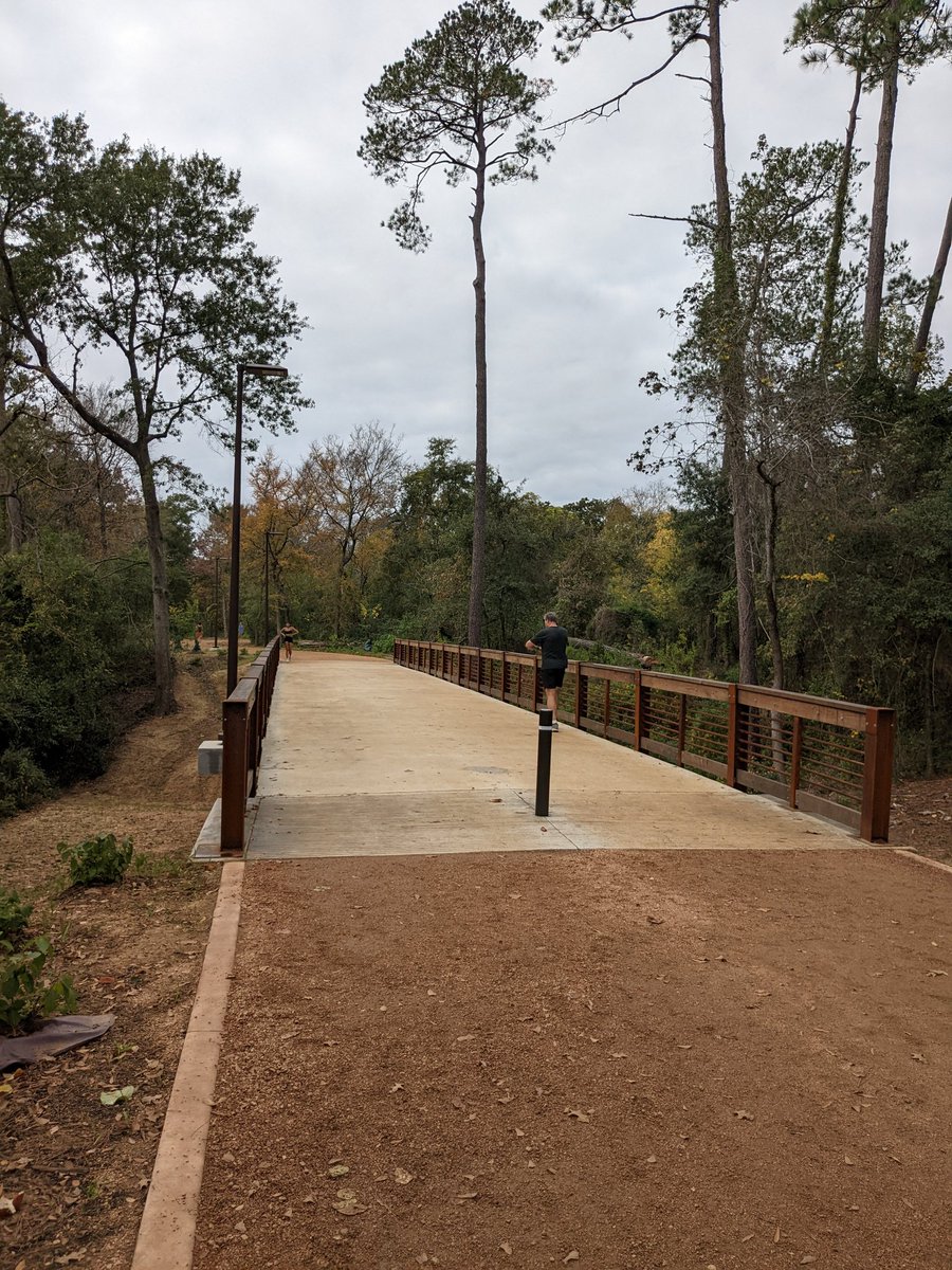 EKoutelou's tweet photo. The new running trail at Memorial Park is completed! If you are a runner or a walker, with a dog or without there is no better time to explore this beautiful park. I highly recommend it! #houstonparks #runningtrail #3milesloop #wellness #fun #houstonliving @MDAndersonNews https://t.co/f1ckzcBJs1