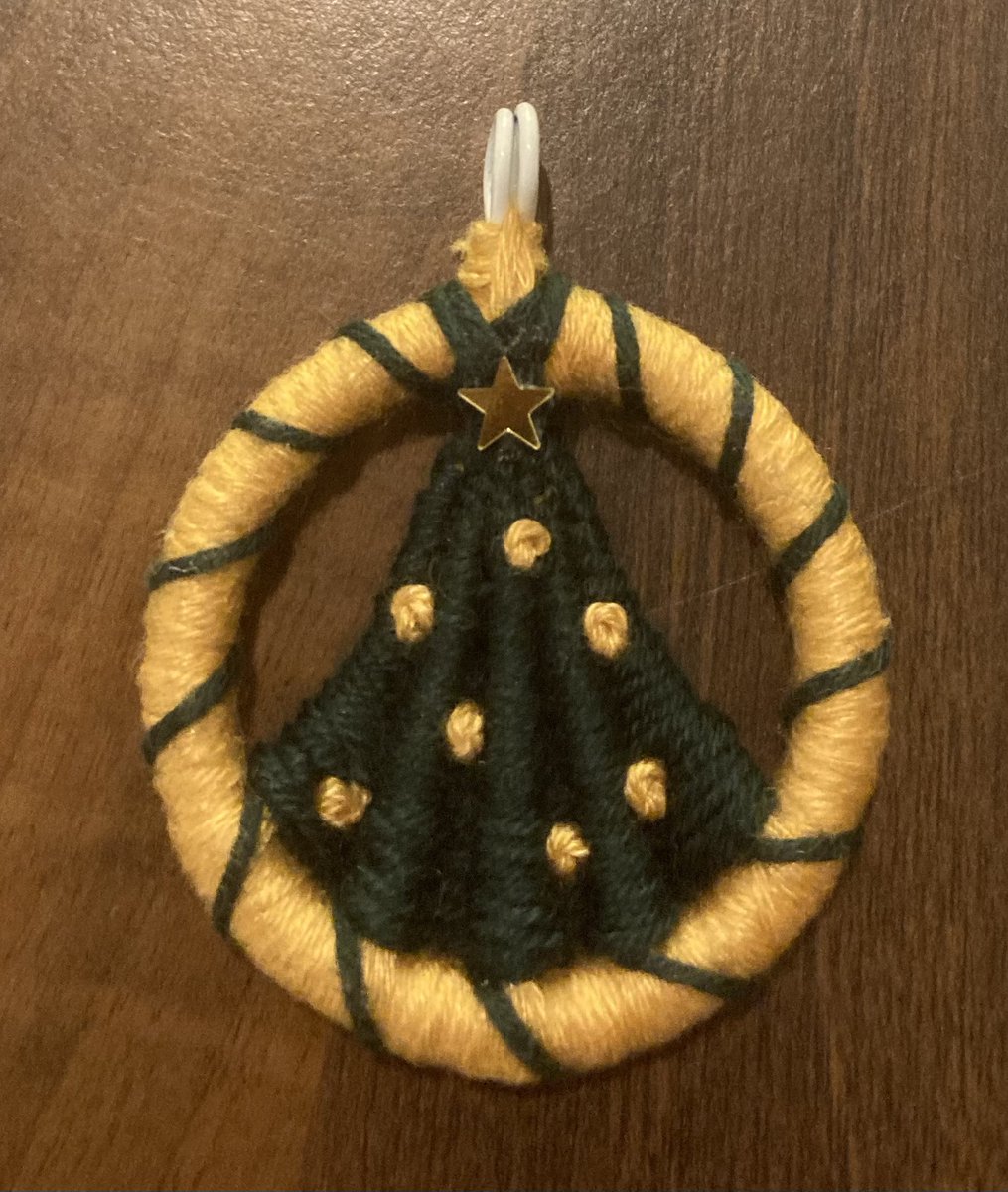 I think I’m getting the hang of this. I’m making several of these in the band’s colours for the board members and conductor.
#dorsetbutton #ornaments