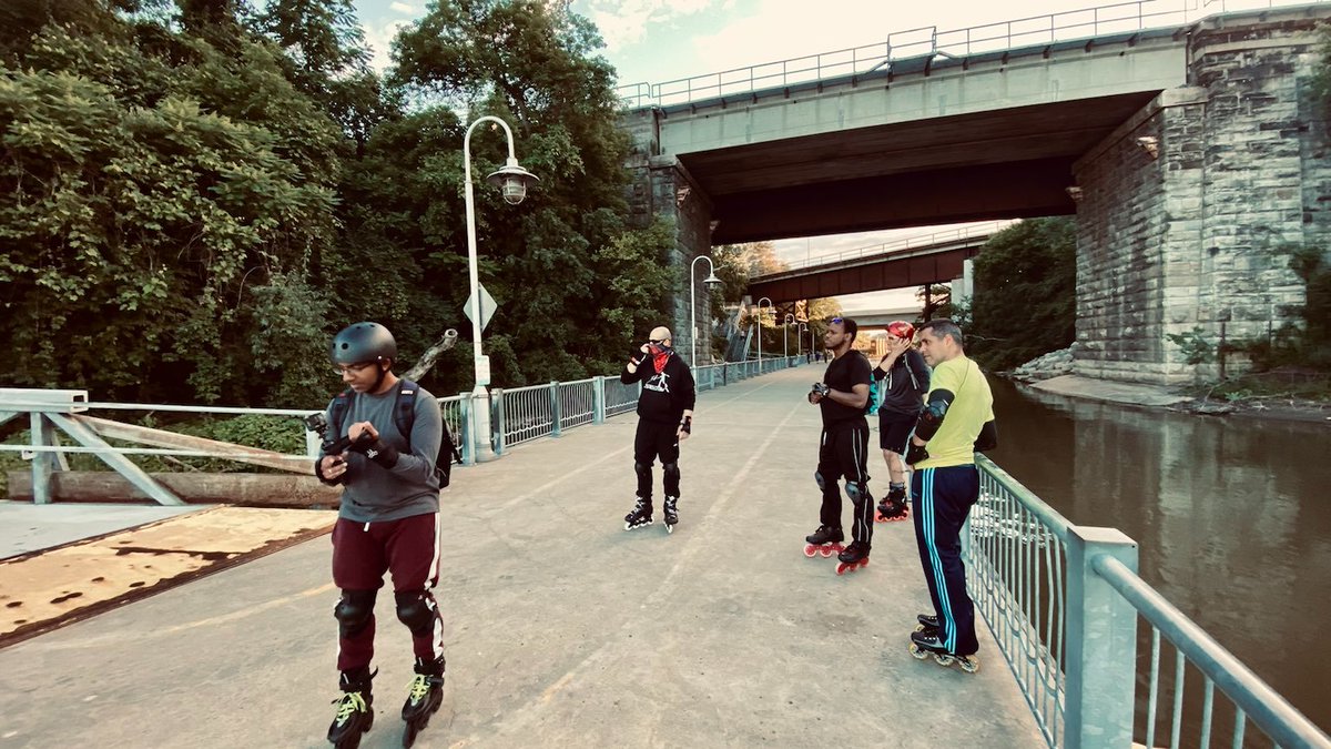 CanadaBladers's tweet photo. #toronto #torontobladers #torontoinline #inlineskating #rollerblading #goskate #freeskating #skate #fridaynightskate #fns #hamilton https://t.co/revFPM99UF