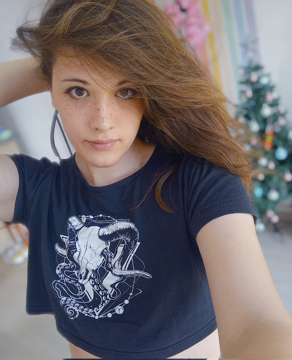 NyxxNympho's tweet photo. come with me to a magical place? 💕 https://t.co/8OzYV6BSU8