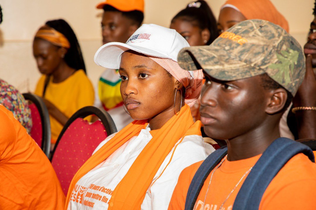 Jerry Azilinon “J'ai décidé d'éduquer les hommes pour qu'ils comprennent que nous vivons avec des privilèges que nous ne méritons pas. Il faut décomplexer l'activisme.” <a href="/Doyna_sn/">#25NOVEMBRE 🧡</a> oeuvre pour un changement de narratif car les rôles qu'on donne aux femmes influencent les jeunes