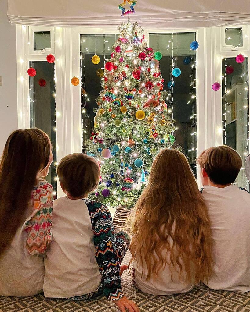 It’s beginning to look a lot like Christmas… 🎄✨🌈😍

#rainbowchristmas #rainbowchristmastree #siblings #siblingsproject #brothersandsisters instagr.am/p/Clt6mL8sh9u/