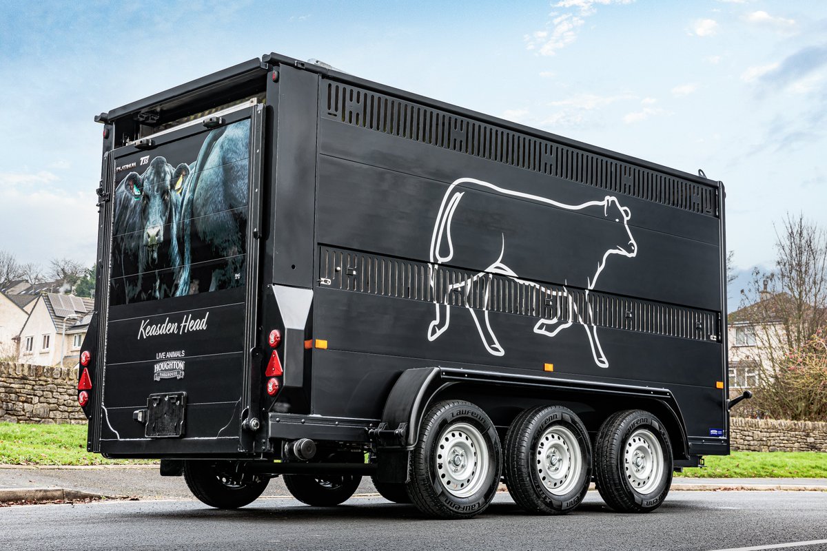 Keasden Head Farm, takes delivery of their brand new Houghton Parkhouse Platinum T35 14' Lifting Deck Livestock Trailer.

#houghtonparkhouse #livestock #livestocktrailer #livestockfarming #livestocktransport #PlatinumT35 #KeasdenHeadFarm