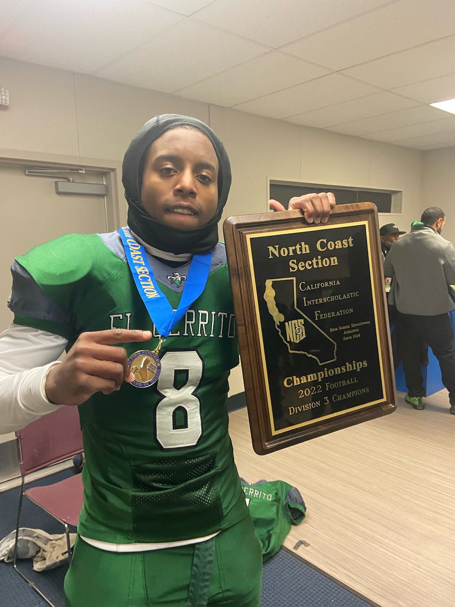 Christianjw_2's tweet photo. Forever grateful for this historic Senior Szn with my brothers🤞🏾Even though we fell short of our long term goal, I love each and everyone of the guys. Thank you @coach_rincon01 @coachJCan for everything. Love you guys🤞🏾💚 #GauchoPride #ForeverAGaucho https://t.co/SxWyrnuYBz