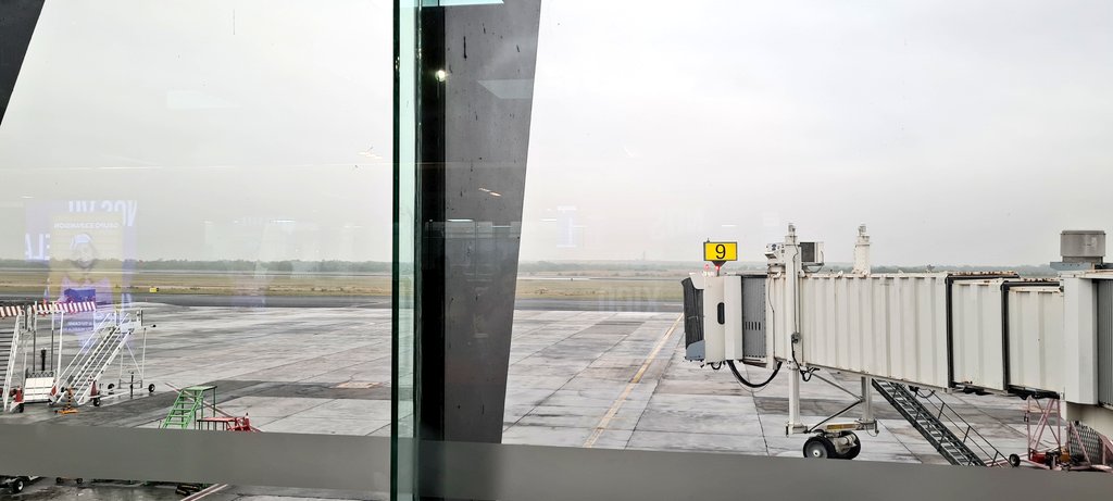 DidierRT's tweet photo. #Monterrey #OMA #Infraestructura 
Venir a Monterrey y tener temperaturas frescas se agradece. Hoy, el costo de ello resultó estar varado 16 hrs (+/-) y contando en @AeropuertoDeMTY con una serie de sucesos, por la presencia de neblina. La infraestructura es nuestro reto. https://t.co/1FtgcCN2Ob