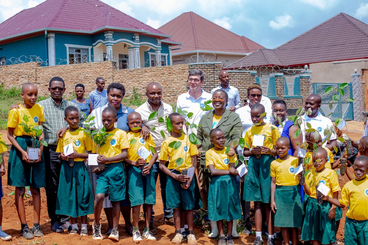 OCOT_CF's tweet photo. Yesterday, the Minister of @EnvironmentRw, Hon.Dr @MujaJeanne along with @umusoso, the DEA of @KicukiroDistr, delegates from @Uni_Rwanda, & other # stakeholders of @OCOT_CF joined us at Karama P.S for the ongoing #MwanaTeraIgiti Init.
350 native trees have been planted by kids https://t.co/4UqsMoiQJV