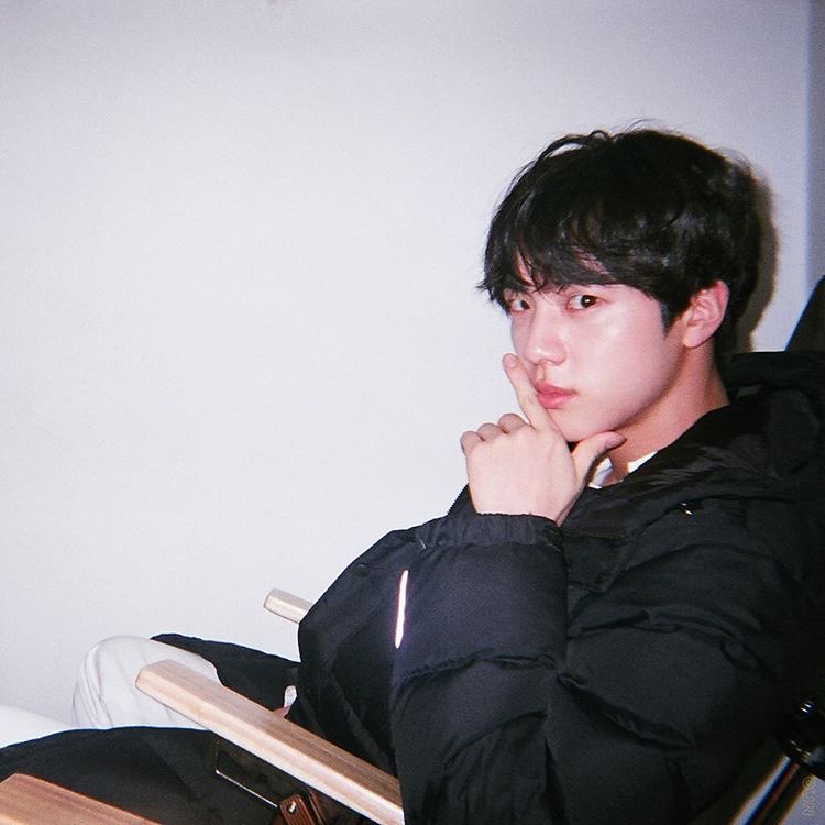geonuserikook's tweet photo. JIN Happybirthday
少し離れてしまう君へ
アミはいつでも待ってます。
どうか体に気をつけて毎晩ちゃんと寝れますように…
いつも笑顔を届けてくれてありがとう。

#석지니생일우떤데 
#안녕_우리의우주석진아_생일축하해
#HappyBirthdayJin
#HappyJinday
@BTS_twt https://t.co/puKyRxRaF5