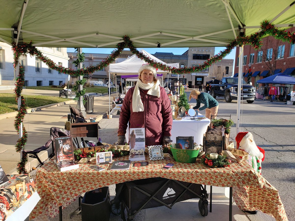 Sarah_iWrite's tweet photo. we are setup at Winter Market in Edwardsville! come see us so we don't freeze in vain! 🥶🌬 books make great gifts! 📖🎁 https://t.co/eLKCS62CMD