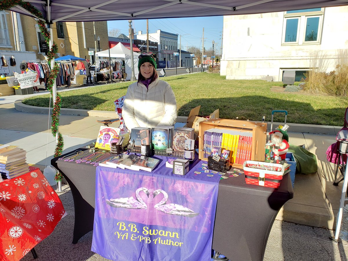 Sarah_iWrite's tweet photo. we are setup at Winter Market in Edwardsville! come see us so we don't freeze in vain! 🥶🌬 books make great gifts! 📖🎁 https://t.co/eLKCS62CMD