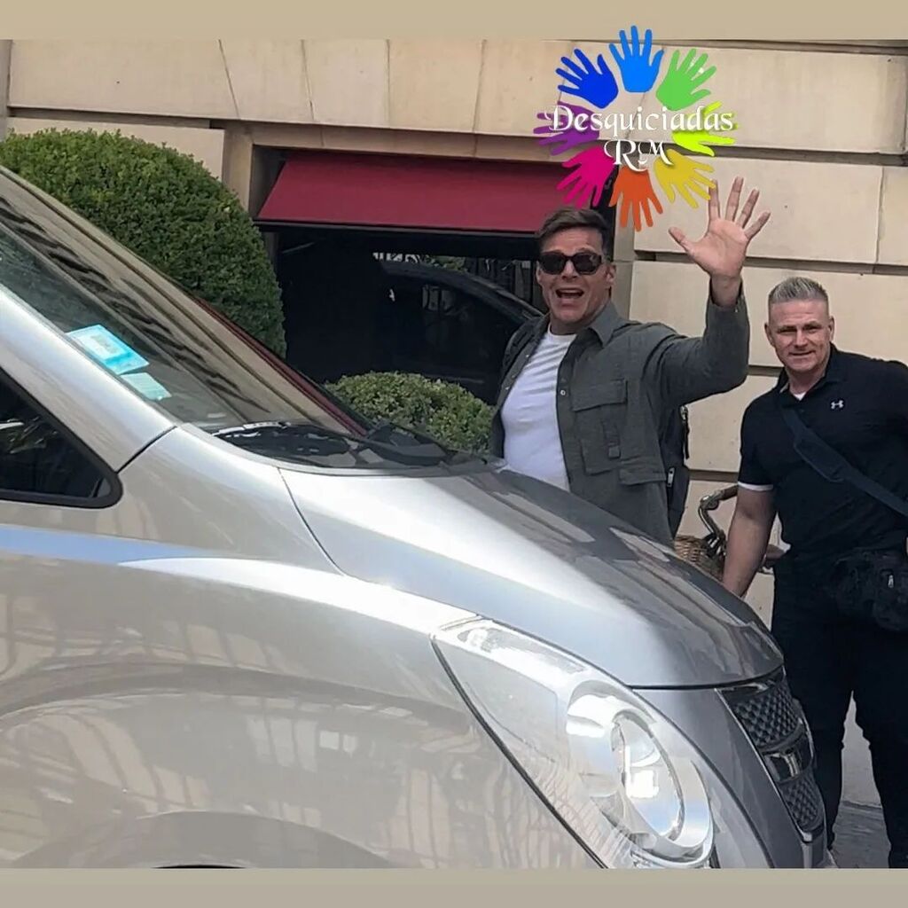 DesquiciadasRM's tweet photo. 📸 Imágenes de @ricky_martin  hace instantes despidiéndose 😢😢 te vamos a extrañar en Argentina. Éxitos en Chile ☘️❤️ nos vemos PRONTO 😍😍🎉🎉

.
.
.
#Desquiclub #desquiciadasrm #Rickymartin #Rickyenargentina #Desquis #Boricuabello #FandomRickyMartin #Fansclubrickymartin https://t.co/tct8EeyKhL