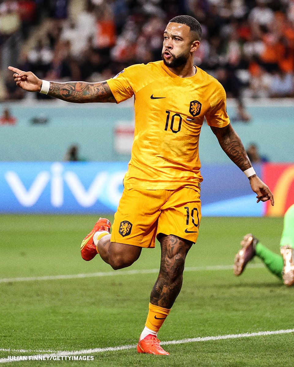 espn's tweet photo. NETHERLANDS TAKE THE LEAD WITH THEIR FIRST SHOT OF THE MATCH 😤 

This is the first time the USMNT has trailed in this year's World Cup. https://t.co/beJdAYYCi5