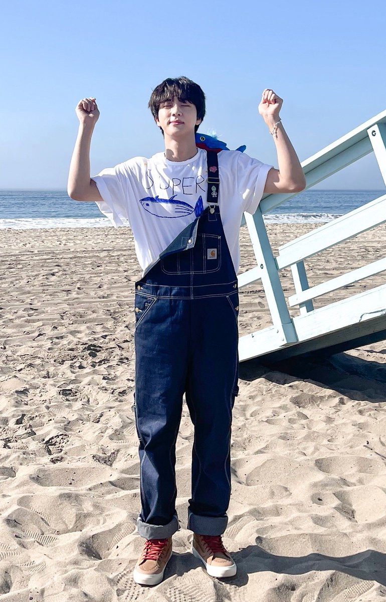 ArmycornaB's tweet photo. Que no dia de hoje você esteja rodeado das pessoas que gosta, e que em breve eu possa fazer parte delas 😏🤭
Feliz aniversário!!! 💜 
Nosso menino tá fazendo 30 anos 🥳

🎂🥳| TRINTOU 🎉

#HappyBirthdayJin https://t.co/Ifds9NelYe