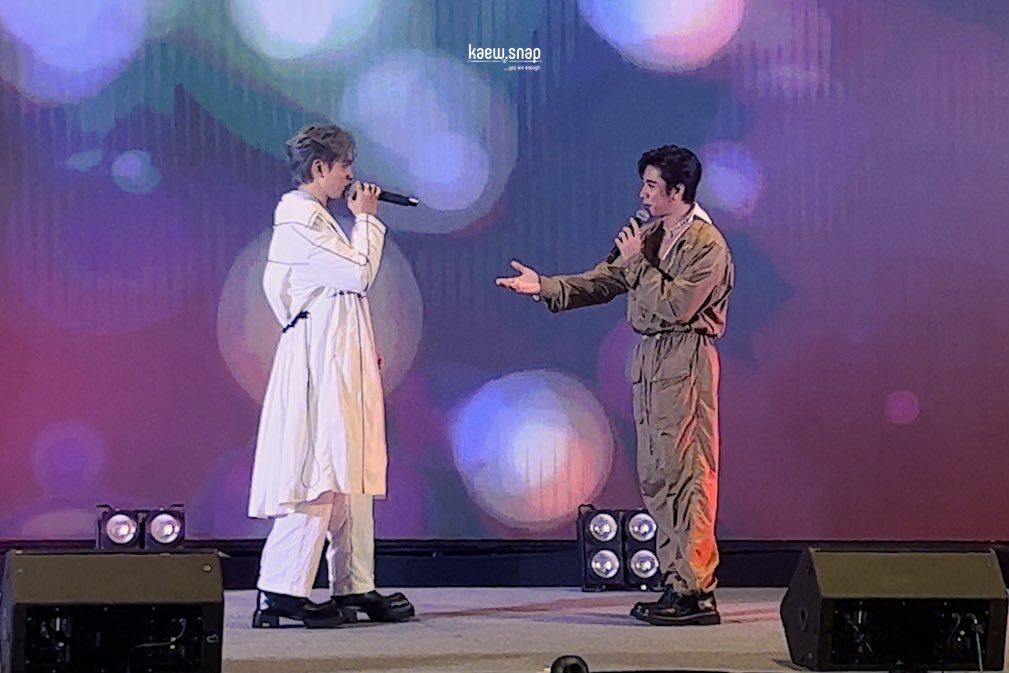 kaew_snap's tweet photo. แม้ต้องเจออะไรสักอย่างที่ไม่คาดฝัน จับมือฉัน.. อย่าปล่อยมือฉันไป.. 👬 
@film_tnp20 @RachataJam 
#FilmForFan 
#FilmThanapat #ฟิล์มธนภัทร 
#JamRachata #แจมรชตะ
#หมายักษ์กับแมวน้อย #แจมฟิล์ม https://t.co/dF0GaU592y
