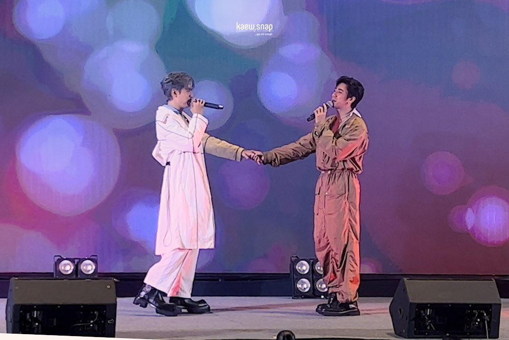 kaew_snap's tweet photo. แม้ต้องเจออะไรสักอย่างที่ไม่คาดฝัน จับมือฉัน.. อย่าปล่อยมือฉันไป.. 👬 
@film_tnp20 @RachataJam 
#FilmForFan 
#FilmThanapat #ฟิล์มธนภัทร 
#JamRachata #แจมรชตะ
#หมายักษ์กับแมวน้อย #แจมฟิล์ม https://t.co/dF0GaU592y