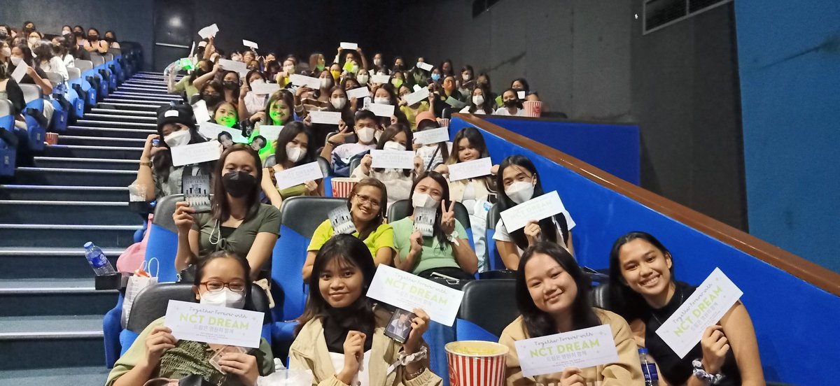 maLyko_O's tweet photo. MANILA DREAMZENS GRABE KAYO 💚 VERY CHEERFUL!! LOVE THE ENERGY SA LOOB 😁 May sumisigaw, sumasayaw, kumakanta at umiiyak hahaha

SEE YOU ALL NA AGAD SA TDS2! 😍
#NCTDREAMTHEMOVIEInADREAM 
#NCTDREAMTHEMOVIE_MANILA https://t.co/jWZwzpnSS9