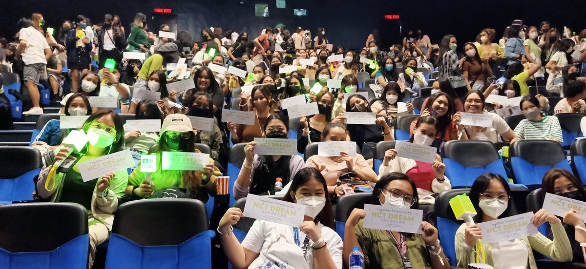 maLyko_O's tweet photo. MANILA DREAMZENS GRABE KAYO 💚 VERY CHEERFUL!! LOVE THE ENERGY SA LOOB 😁 May sumisigaw, sumasayaw, kumakanta at umiiyak hahaha

SEE YOU ALL NA AGAD SA TDS2! 😍
#NCTDREAMTHEMOVIEInADREAM 
#NCTDREAMTHEMOVIE_MANILA https://t.co/jWZwzpnSS9