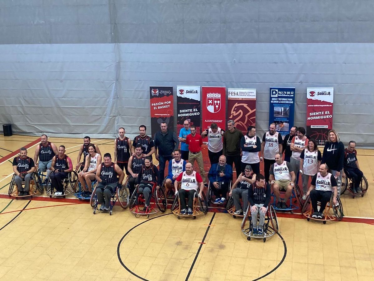 MFerragutC's tweet photo. Hoy en el Día Internacional de las personas con discapacidad acudimos @cblhortagodella a un partido de basket muy especial . Ha sido un placer compartir cancha con personas con tanta bondad, actitud y coraje 🏀#slowsport  #3dediciembrediainternacionaldelaspersonascondiscapacidad https://t.co/UfzarWZ9Az