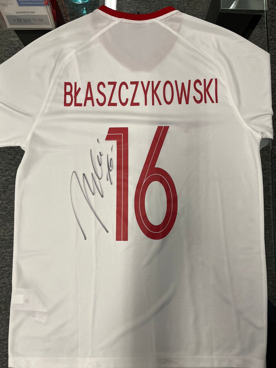 KMzpn's tweet photo. Nasi sędziowie aktywnie spędzają przerwę. Część zagrała w turnieju o puchar Burmistrza M. Dobczyce,część walczy w organizowanym przez Świętokrzyskie KS turnieju mikołajkowym ze wsparciem dla Daniela Szpili. Nas cieszy udana licytacja przekazanych przez nas koszulek-1,7 tys. zł 💪 https://t.co/XccMxrmM9B