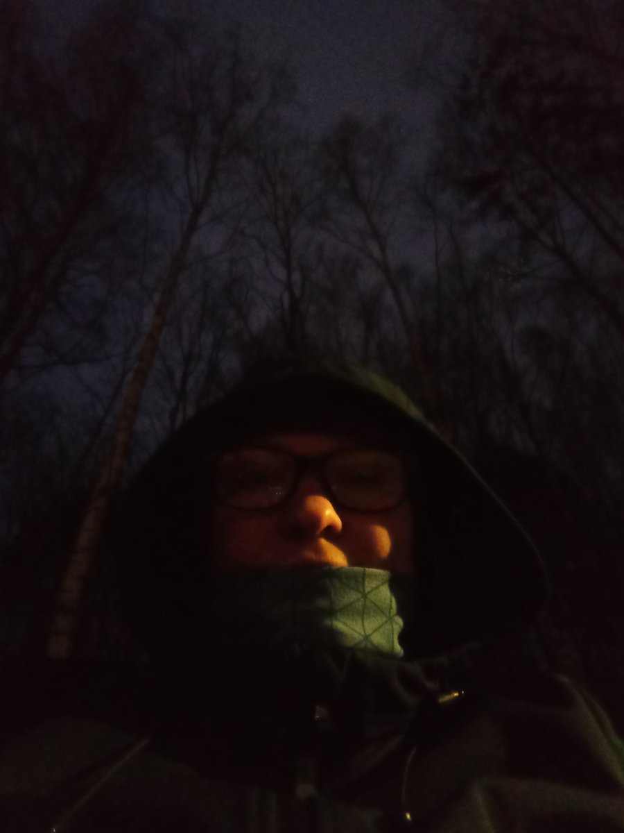 starahhh's tweet photo. Det er jo litt koslig sitte her i mÞrket, faktisk noen som sier Hei nÄr de passerer forbi. #vilever https://t.co/wbXmVBfoPg