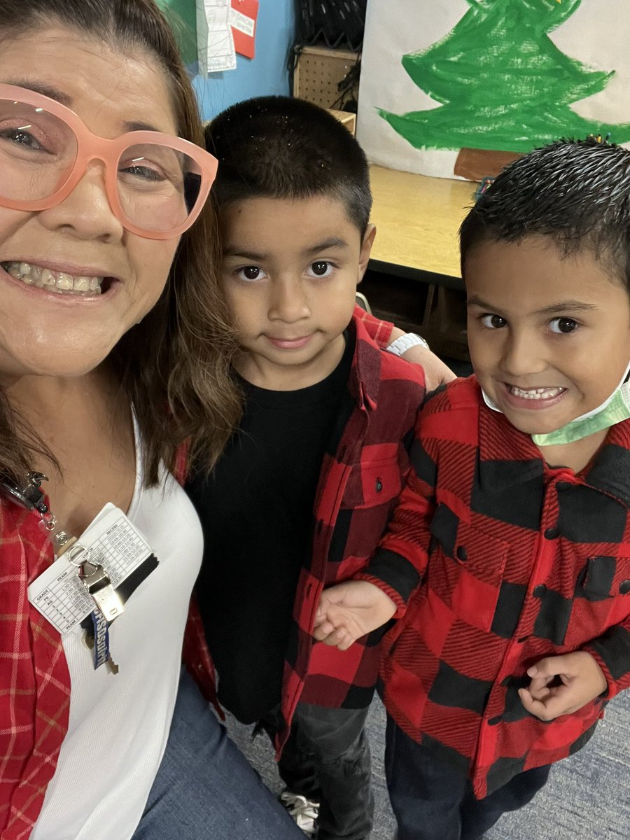 MissPatyQ's tweet photo. Getting into the season wearing plaid🥰🥰 ! On Fridays students can visit their former teachers in the mornings. First pic, my kids from 1st and 2nd grade!🥰 @ReedElementary @CounselorsReed @MsMayra30 #CFISDspirit #ReedBuildMinds #ReedK https://t.co/IwnuEBpMNO
