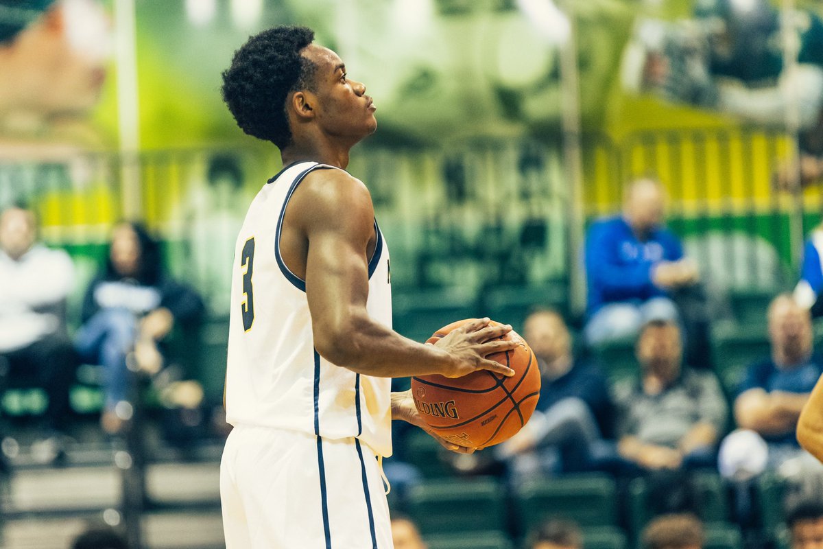 UMDearbornbball's tweet photo. Our guy @justxmoe turns 20 today‼️

Happy birthday and we hope you have a great day, Moe! 🥳🎉

#GoBlue #DIGDeep https://t.co/eIcFCTC20Y