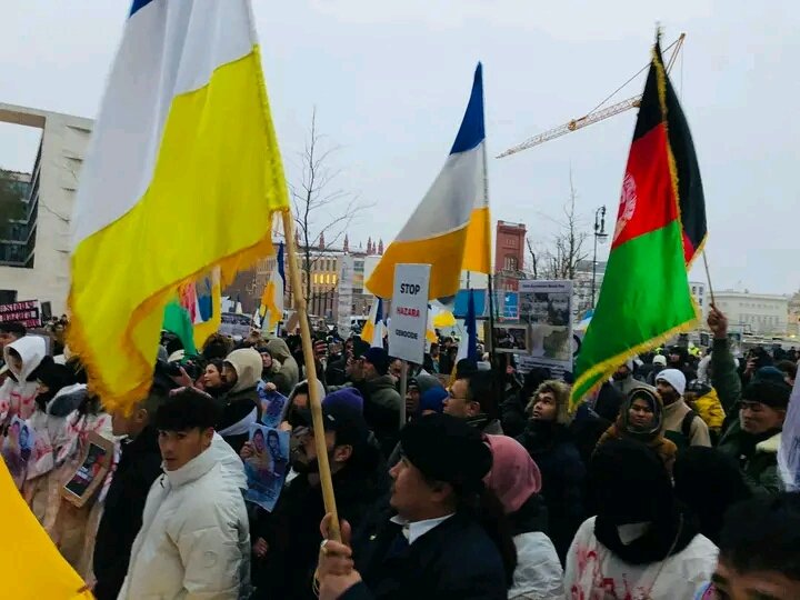 Nasimjafari20's tweet photo. #برلین_آلمان
______
تظاهرات بزرگ دادخواهانه برای توقف نسل‌کشی هزاره‌ها در برلین آلمان در حال برگزاری است. درود بر احساس مسئولیت این عزیزان که در این تظاهرات عظیم شرکت کرده‌اند.

#StopHazaraGenocide https://t.co/OiSQld80cs