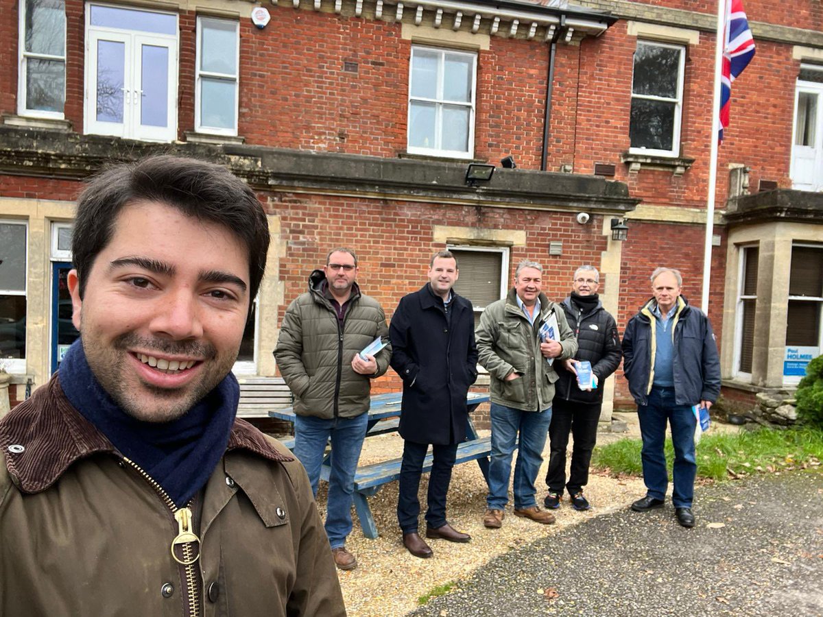 pauljholmes's tweet photo. Out meeting residents today. And visited small businesses in Hamble who were delighted with the local Council U turn on scrapping 30 mins free parking. Small businesses need it to keep customers. Shocking Lib Dem Eastleigh Council are trying to blame independent Hamble Parish. https://t.co/WpJD4Le0qD