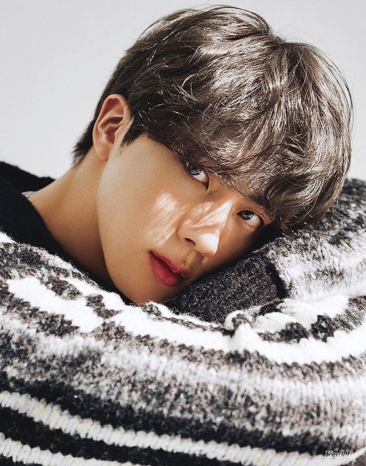 an_a_yeon's tweet photo. Happy birthday 💜 WORLDWIDE HANDSOME 😘

#JINDAY
#HappyBirthdayJin
#SuperstarJinDay
#TheAstronautDay https://t.co/vTBp0cNwEK