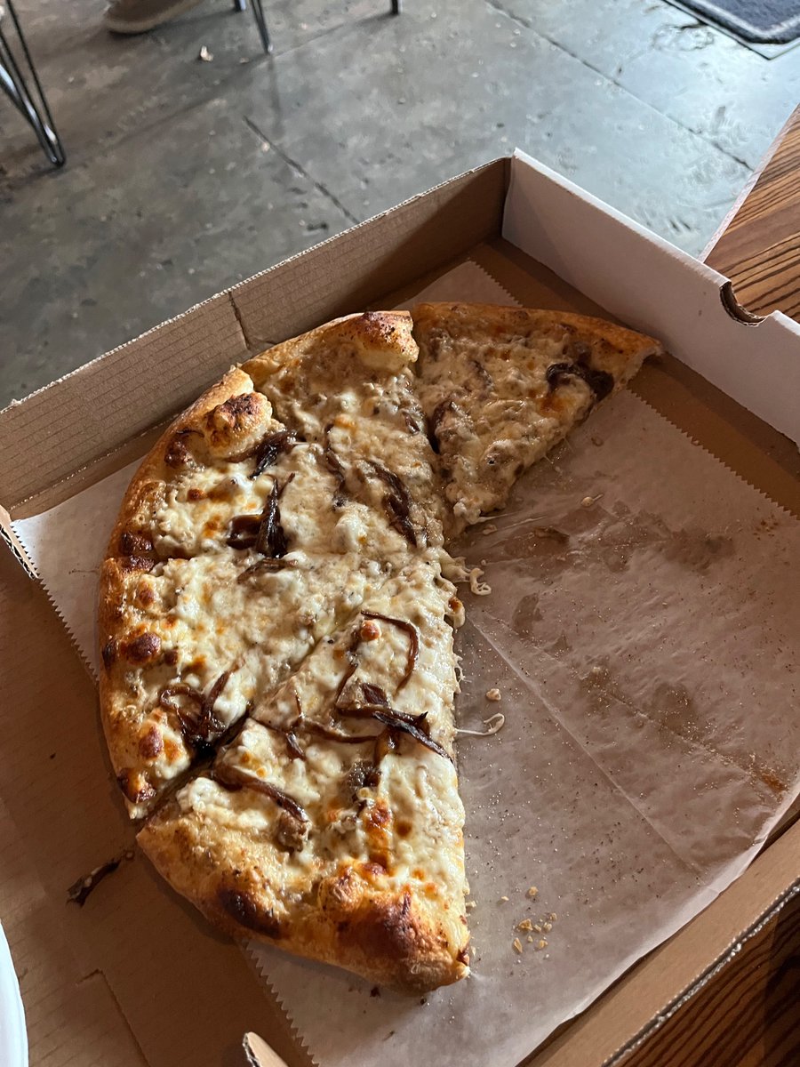 wmginsberg's tweet photo. Supporting @USMNT @USWNT and local @slice -style with a breakfast pizza from #FlourishFoodTruck and drinks from #MakersCoffee and #OddColonyBrewing https://t.co/nQgoxxx00r