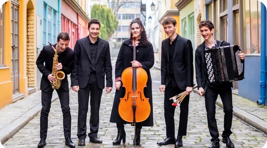 francemusique's tweet photo. À l’affiche de Générations #FMU le live !✨

Emmanuelle Bertrand &amp; Pascal Amoyel ; Julien Beautemps, accordéon, Prix Jeune Soliste @Les_MFP 2023, &amp; l'Ensemble Méliphages ; Fabrice Ferez, hautbois ; le trio de musique irlandaise Bowin' in the wind

https://t.co/UwokriGAZO https://t.co/ecAzMBjVpO