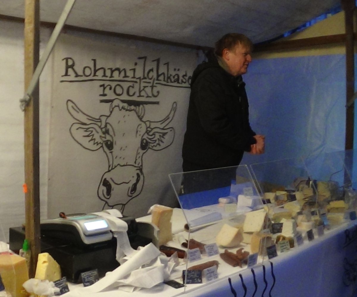 KuK_nkn's tweet photo. Jeden Samstag von 10 bis 16 Uhr
#Peppikäse auf dem #SchillerMarkt
🧀heute ist der Chef bedient, ähh, hat selbst bedient
https://t.co/htDo6t0rm0
#Neukölln #Neukoelln https://t.co/pJeas5za2l