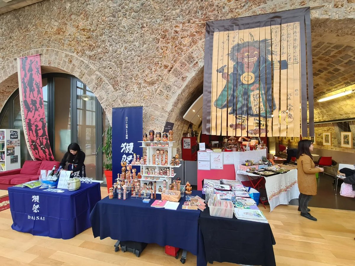 tdcissy's tweet photo. Ce samedi 3 et ce dimanche 4 décembre de 10h à 19h, le Temps des Cerises a la chance d'accueillir le collectif d'artisans japonais IZUMI ! 
Bento, saké, pâtisserie, kokeshi, estampes, maroquinerie,... des créations originales et délicieuses ! https://t.co/Q4WafeqjGP
