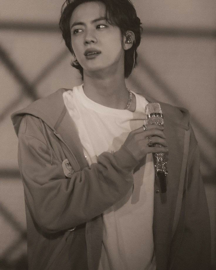 BTSForeverZA75's tweet photo. @bts_bighit #to_jin 
Happy birthday JIN. 

This is my first birthday with you and i have grown to love you in just a few months. 

I hope you have a wonderful day and we love you and miss you tons 

Lots of Love
From 🇿🇦
Kayleigh https://t.co/k98ASUVB5c