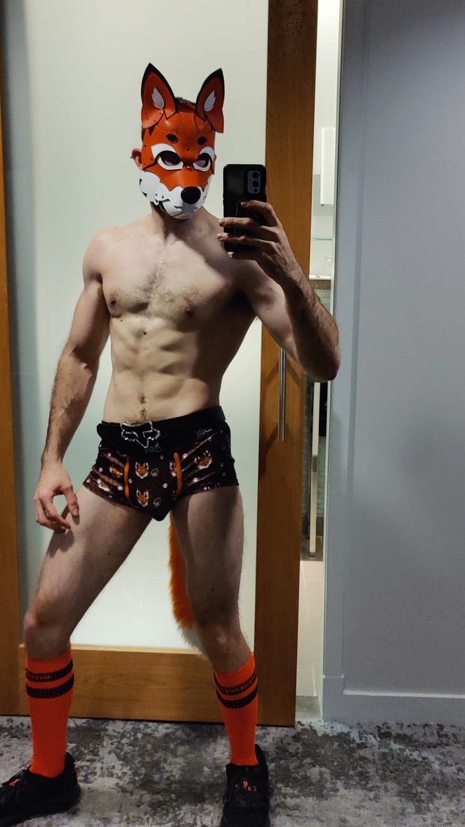 YiffyFox91's tweet photo. After workout pics...gots to look good for MFF todayπ¦π #fitnesspic #fitfox #hotellighting #nomadcomplex #workoutpump #MFF2022 #allnatural https://t.co/evhDLvUbOA