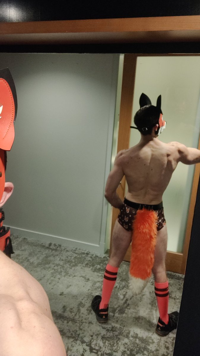 YiffyFox91's tweet photo. After workout pics...gots to look good for MFF todayπ¦π #fitnesspic #fitfox #hotellighting #nomadcomplex #workoutpump #MFF2022 #allnatural https://t.co/evhDLvUbOA