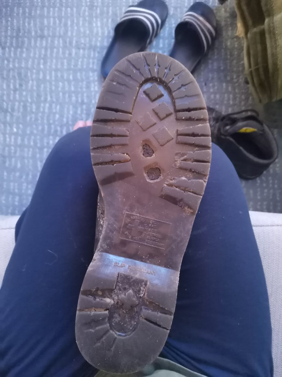 StarkieMark's tweet photo. Left sole poor right sole fine? https://t.co/DWTzxVL6si