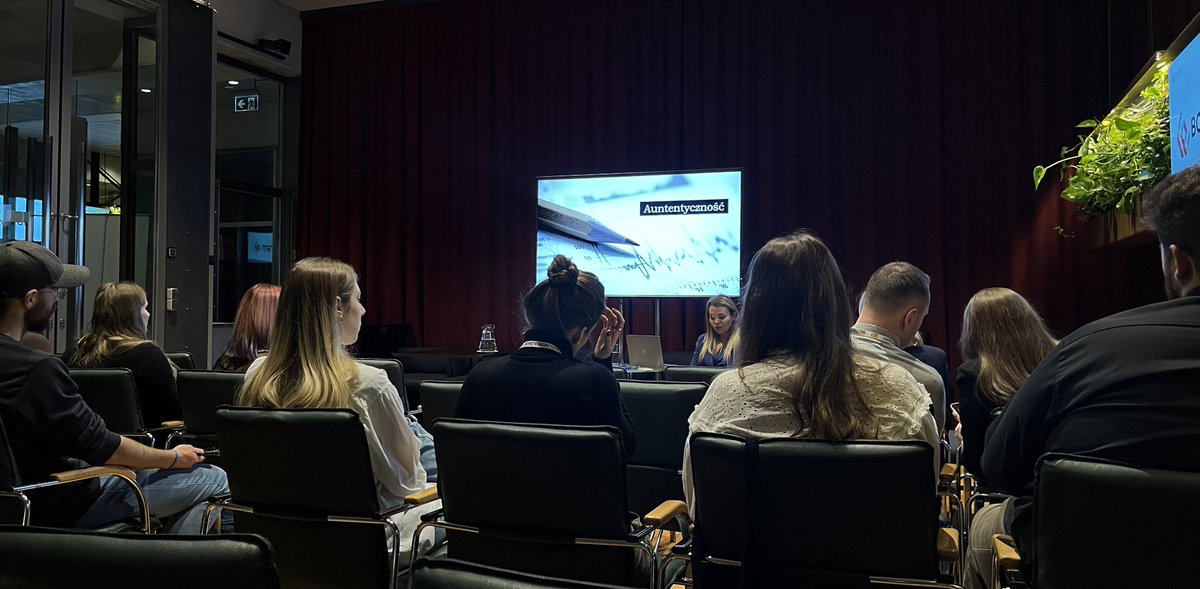 OFMApl's tweet image. O świecie giełdy 🌎 i relacjach @GPW_WSExchange z mediami mówi 🗣 @Nina22668294 🙌 Tak wygląda ostatni blok szkoleniowy #KonferencjaOFMA w ramach ścieżki PR &amp;amp; Marketing