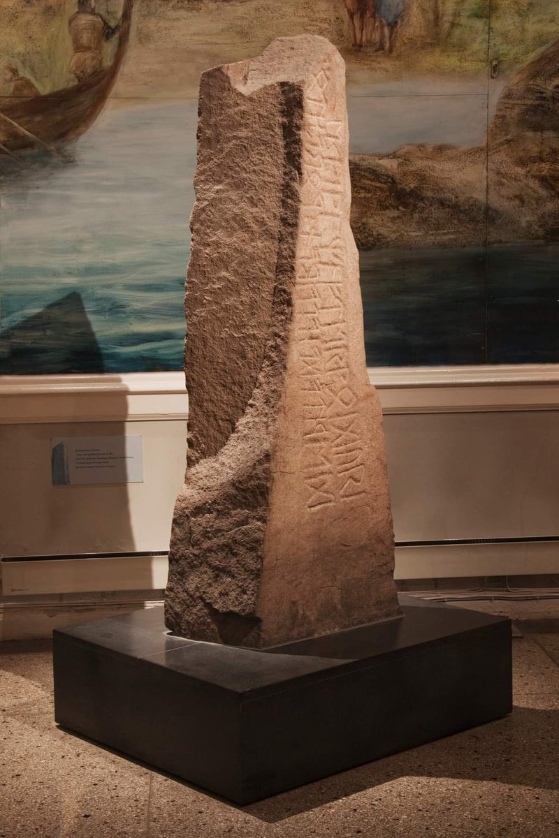 ThomasSmaberg's tweet photo. This is Norway's Tune stone from the early Migration Period. One of the interpretations reads:
"I, Vi, in memory of Vodurid, the guardian of the bread, made runes
I handed Vodurid the stone. Three daughters prepared the grave beer, the dearest/most god-born of the heirs" #HistMus https://t.co/gedHPV5Uqb