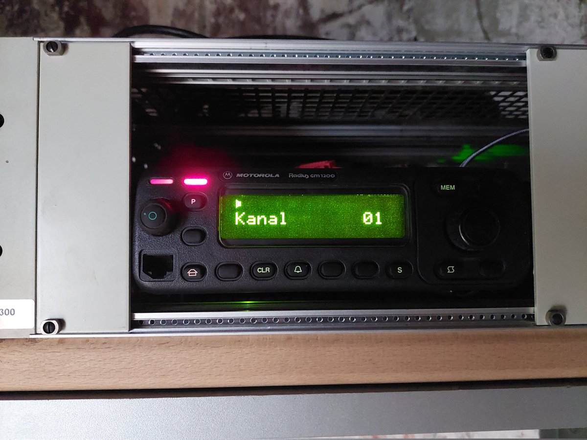 Nachdem letzte Woche mein  -2018 auf der #Hamradio gekaufte - #C9000 nei #DB0ML den Geist aufgegeben hat, übernimmt ab heute ein #gm1200 den Job. #hampager #pocsag