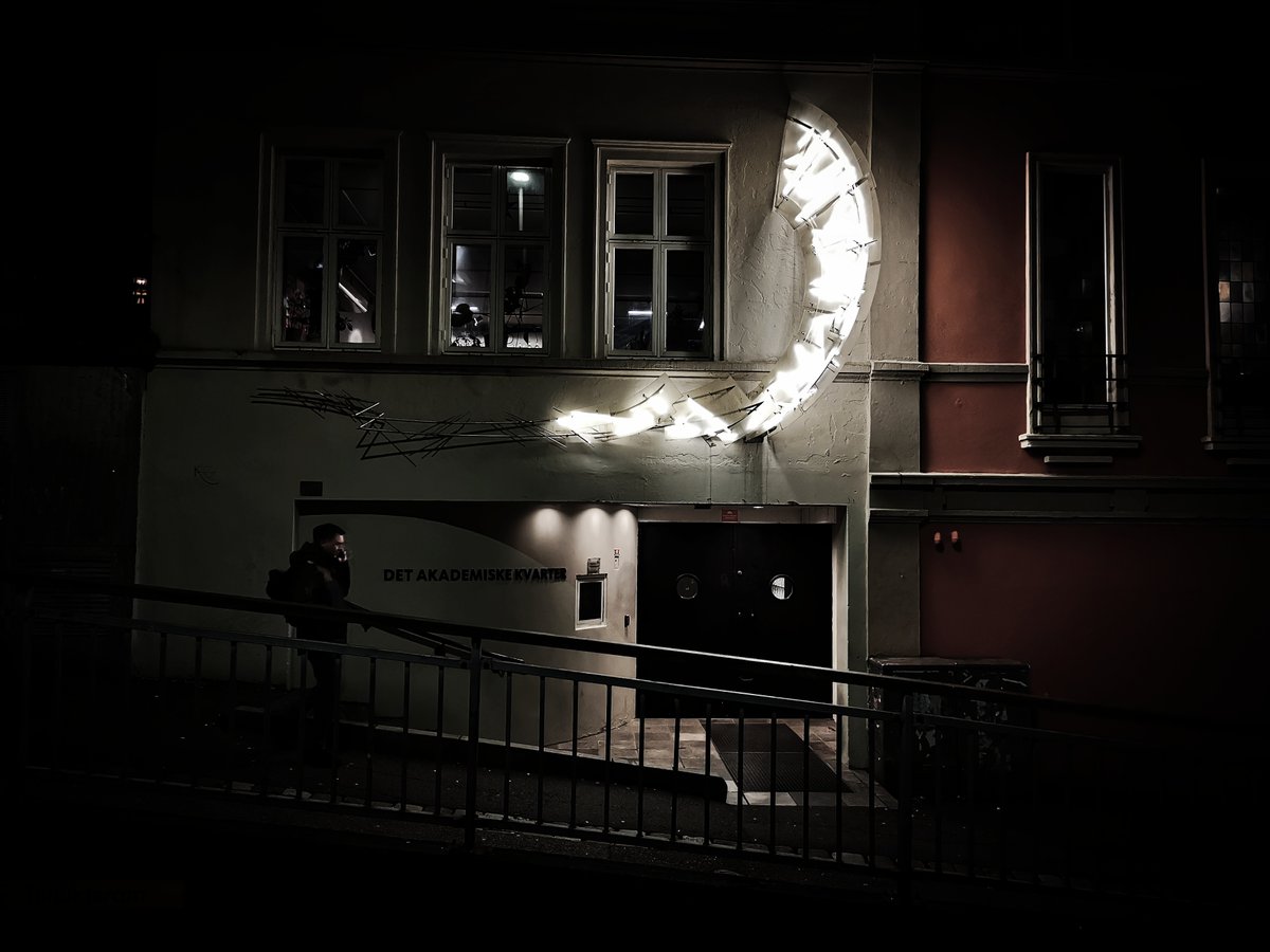 HoodedMan's tweet image. Passing by a pale light in the night #darkwindows