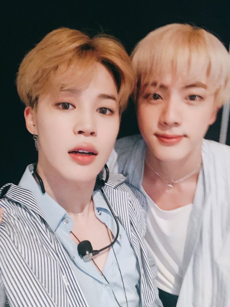 9395safe's tweet photo. happy birthday to our loved jin hyung 💗 
#HappyBirthdayJin 🤍 https://t.co/3bsoR4czZ3