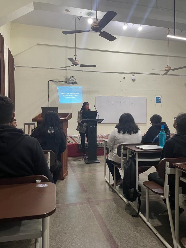 DNLUofficial's tweet photo. On November 27, 2022, the DNLU Moot Court Committee successfully conducted the Workshop on Research Skills for the Undergraduate Batch of 2026 and 2027. The workshop, which drew a large audience, was led by our very own DNLU members Ms. Devyani Sahu (Batch of 2024) - https://t.co/dgGwdUbDFk