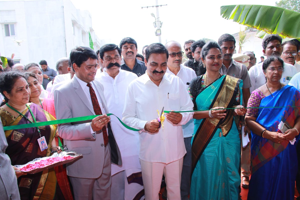agtechap's tweet image. Honble Min Shri Kakani Govardhan Reddy, Shri undavalli Sridevi, MLA and Shri Vishnuvardhan Reddy, Vice Chancellor, Acharya NG Ranga agriculture University, Guntur Inaugurated AgTech 2022 Exhibition
#agrigoi #AndhraPradesh
#agtechindia  #agricultureexpo #agtech2022 #angrauposhan