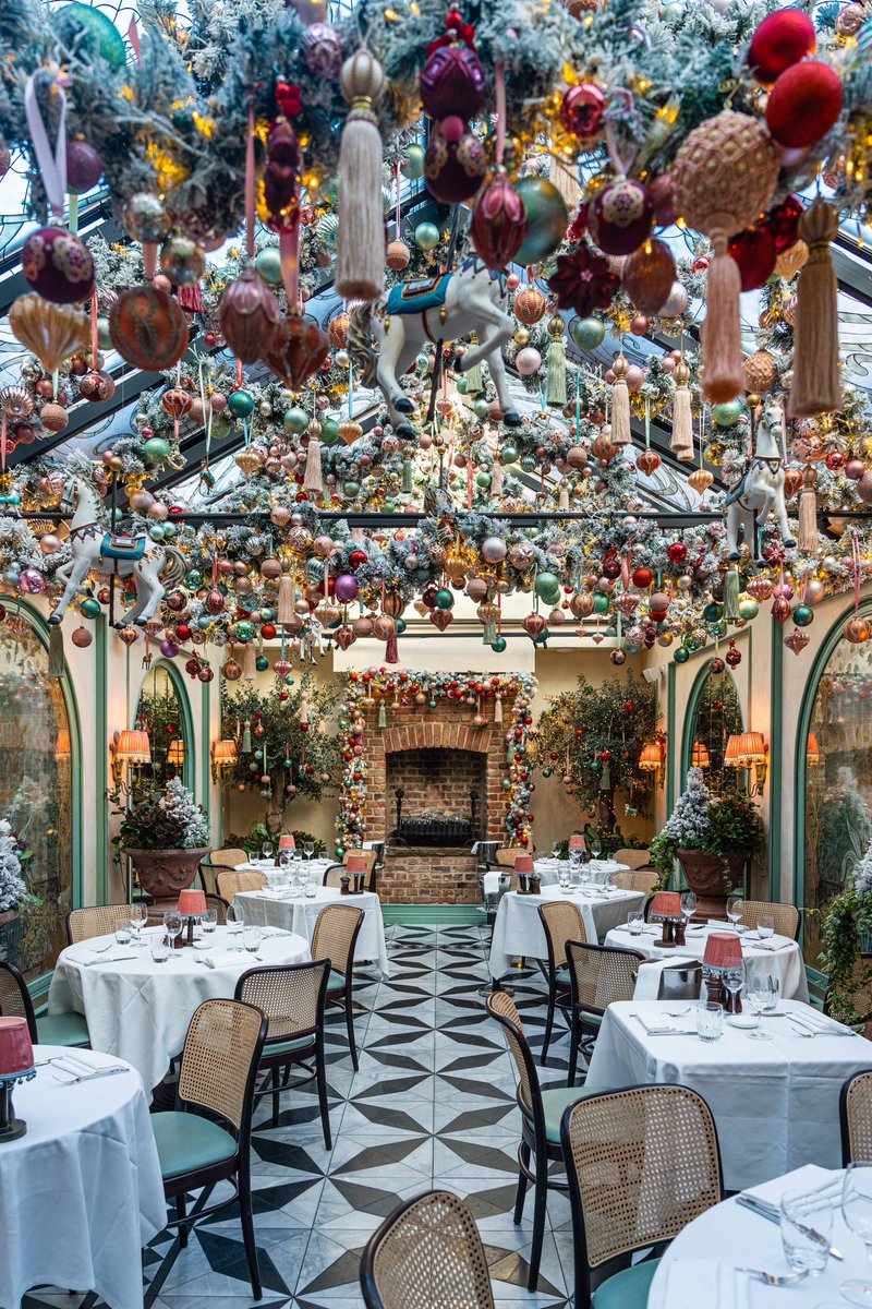 elensham's tweet photo. The most festive restaurant to visit in London this Christmas @DaphnesLondon #christmas2022 #christmasinlondon #christmasdecor https://t.co/m8XXkNMr5P