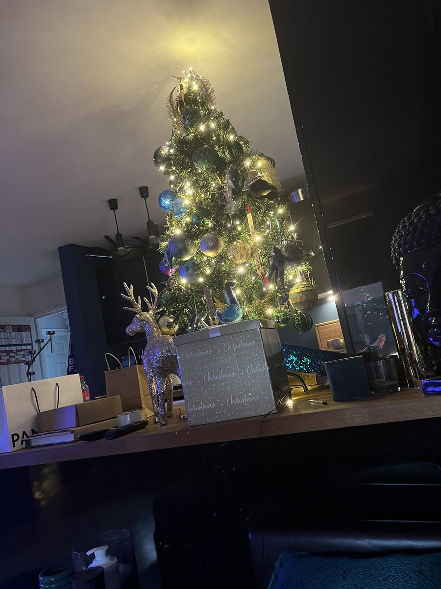 jugglingmum2011's tweet photo. “Tonight Matthew”I am going to do absolutely nothing!
After a lovely time out with my baby boy who I don’t spend anywhere near enough time with I am going to light my candles, put the Christmas lights on & watch tv that requires no thought! #howthingshavechanged #nooutoutforme https://t.co/4IIva1l4Ja