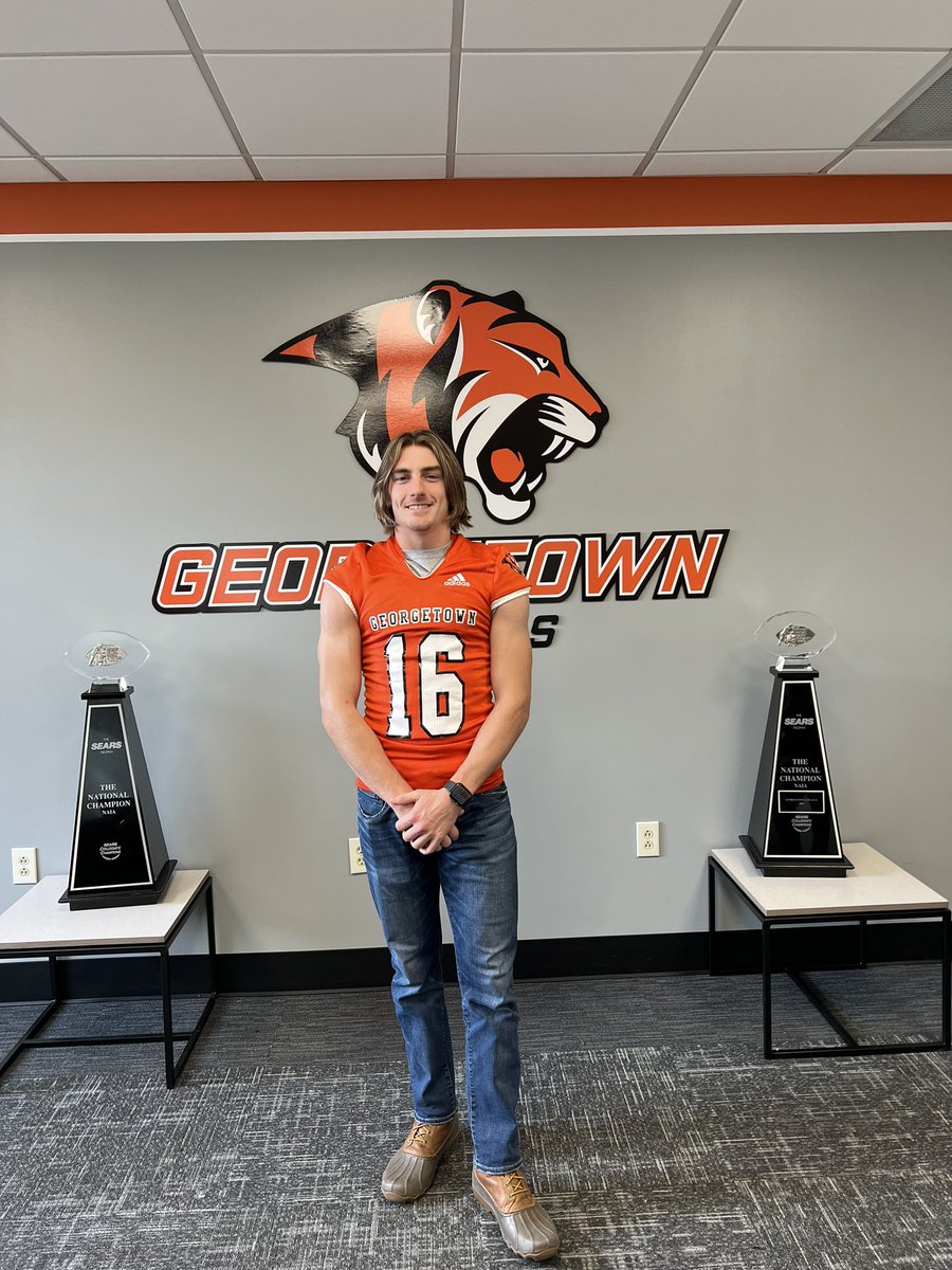 combs_04's tweet photo. I had a great day yesterday on an official visit to @Gtown_Football. Thank you @CoachKellerGC and @GtownCoachO for having me out! @ApolloEaglesFo1 @CoachEdge11 https://t.co/0Yaaa56scE
